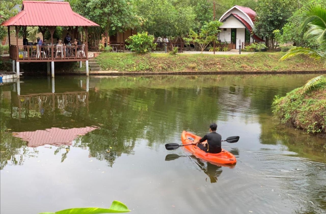 ホテル Api-Api Eco Chalet パンタイ・コック エクステリア 写真